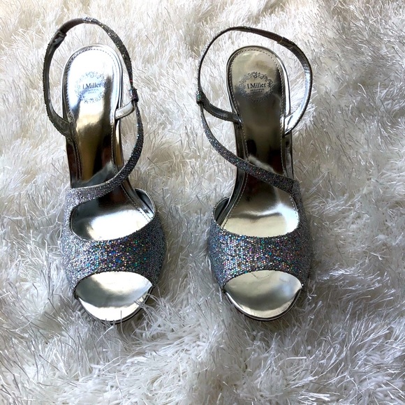 Silver Heels - Picture 6 of 8